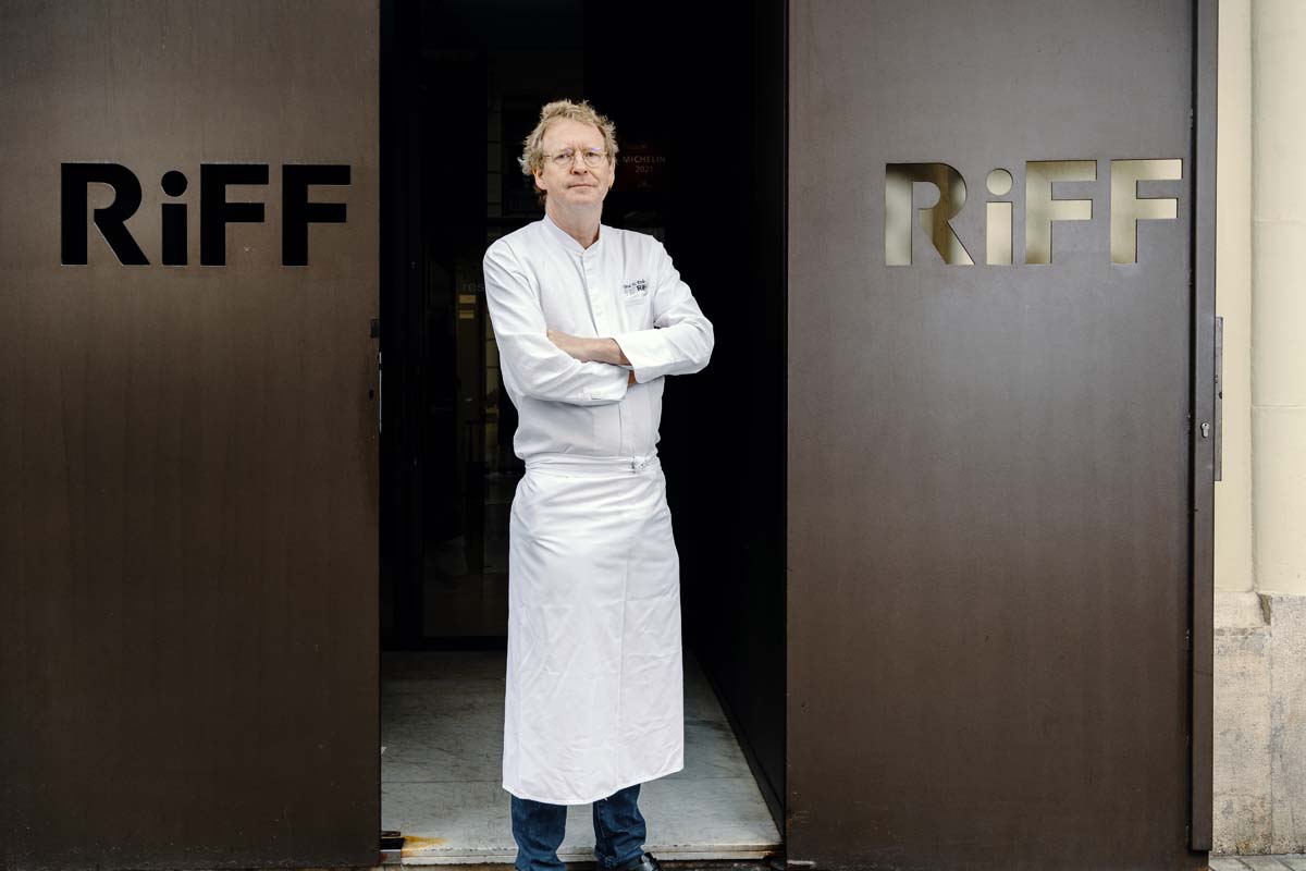 Door image of the Riff restaurant with chef Bernd H. Köller